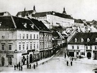 Trg bana Jelačića oko 1870. godine, pogled na Dugu ulicu i Gonji grad.jpg
